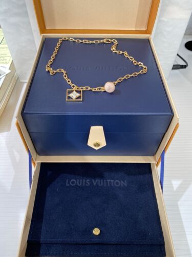 LOUIS VUITTON 18K Pink Gold Diamond Pink Mother of Pearl Color