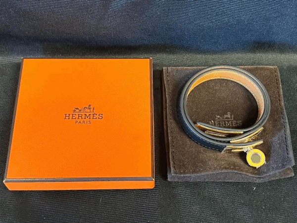 HERMES KELLY DOUBLE TOUR BRACELET NOIR CALFSKIN KELLY CLOSURE YELLOW GOLD PLATED - Image 13