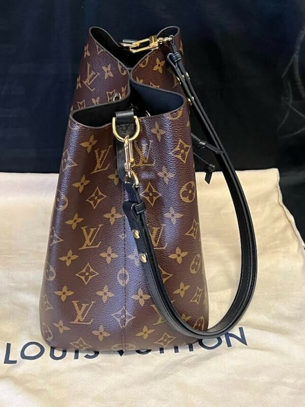 LOUIS VUITTON NEONOE MM BLACK MONOGRAM M44020 DRAWSTRING BUCKET BAG - Image 8