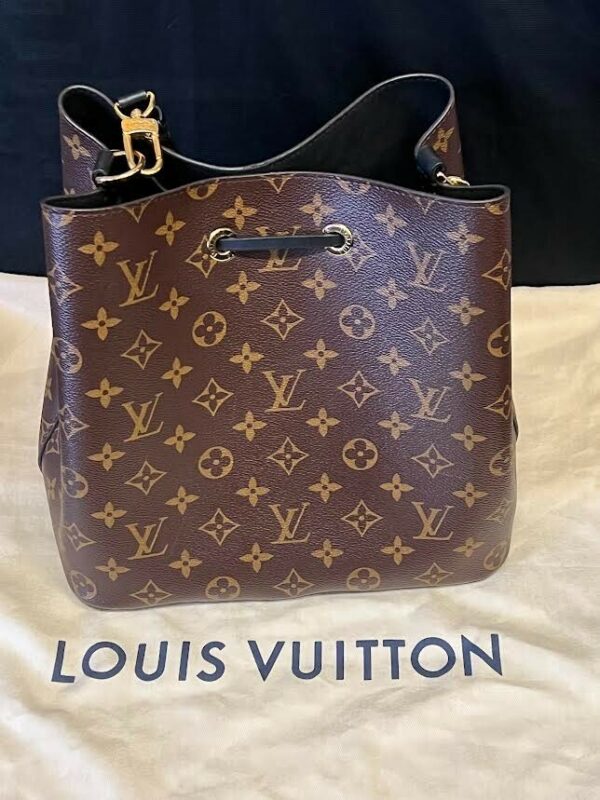 LOUIS VUITTON NEONOE MM BLACK MONOGRAM M44020 DRAWSTRING BUCKET BAG - Image 9