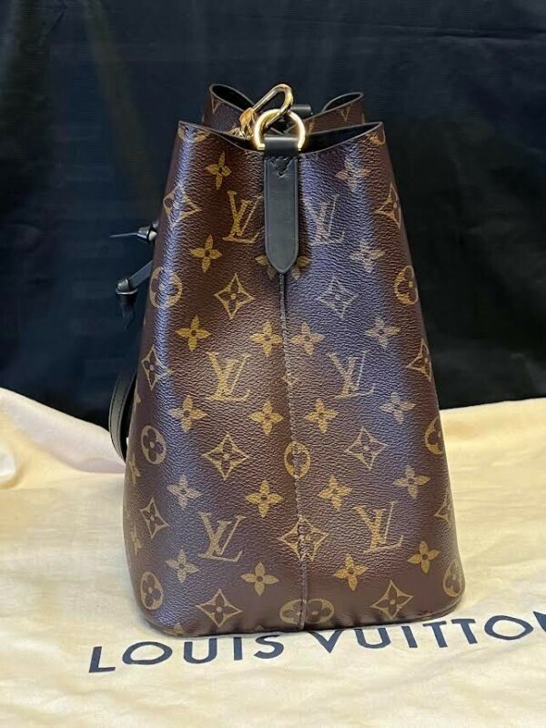 LOUIS VUITTON NEONOE MM BLACK MONOGRAM M44020 DRAWSTRING BUCKET BAG - Image 10