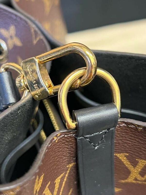 LOUIS VUITTON NEONOE MM BLACK MONOGRAM M44020 DRAWSTRING BUCKET BAG - Image 16