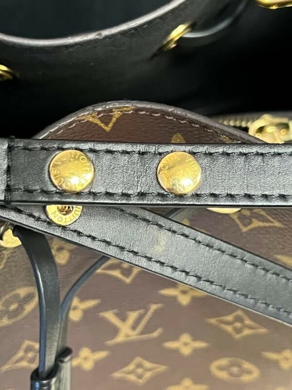 LOUIS VUITTON NEONOE MM BLACK MONOGRAM M44020 DRAWSTRING BUCKET BAG - Image 17