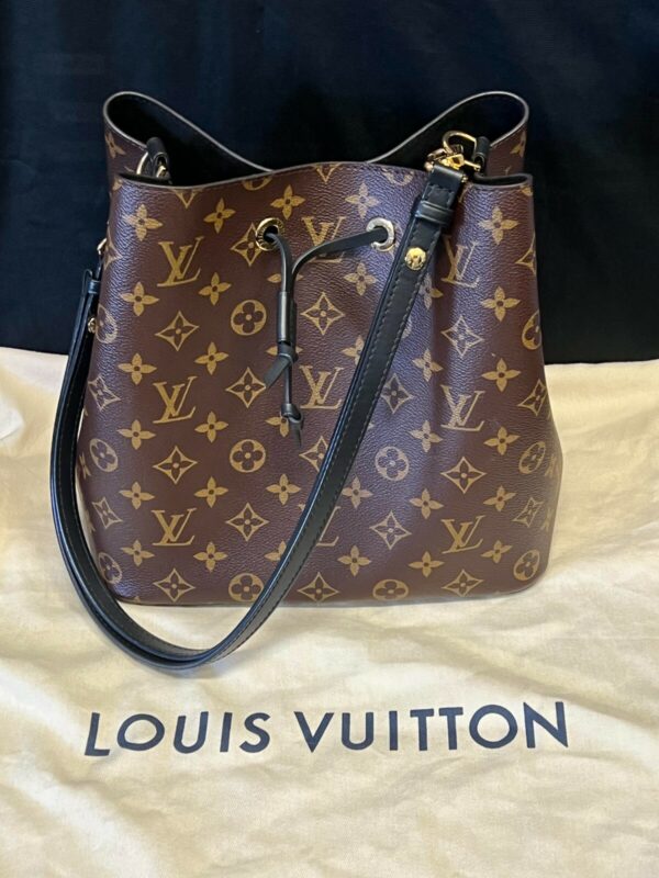 LOUIS VUITTON NEONOE MM BLACK MONOGRAM M44020 DRAWSTRING BUCKET BAG - Image 24
