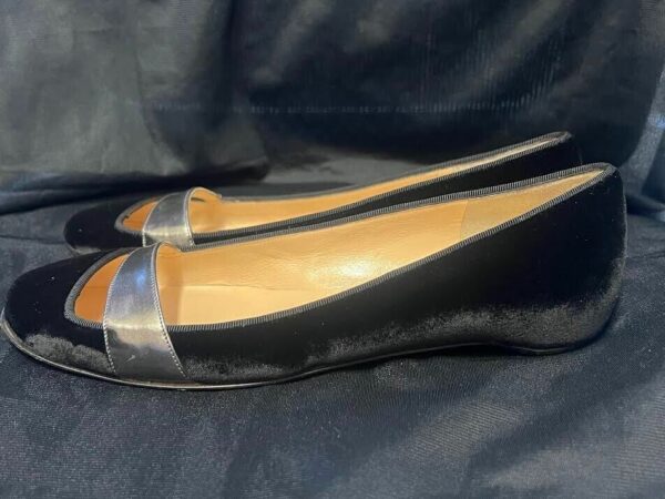 CHRISTIAN LOUBOUTIN BLACK VELVET BALLERINA FLATS W SILVER METALLIC ACCENT - Image 3