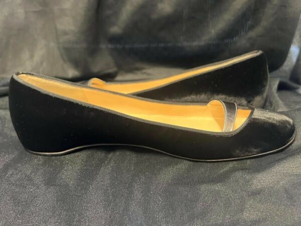 CHRISTIAN LOUBOUTIN BLACK VELVET BALLERINA FLATS W SILVER METALLIC ACCENT - Image 4