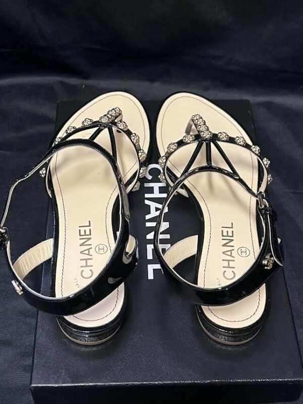CHANEL SANDALS INTERLOCKING CC LOGO PATENT LEATHER GLADIATOR 94305 BLACK - Image 7