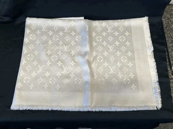 LOUIS VUITTON MONOGRAM CLASSIC SHAWL PEARL GREY M78161 SILK/WOOL SQUARE - Image 4