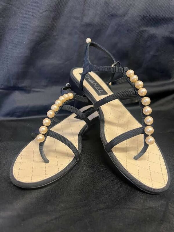 CHANEL FAUX PEARL THONG BLACK SANDALS W BUCKLE ANKLE STRAP SIZE EU 38/ US 7