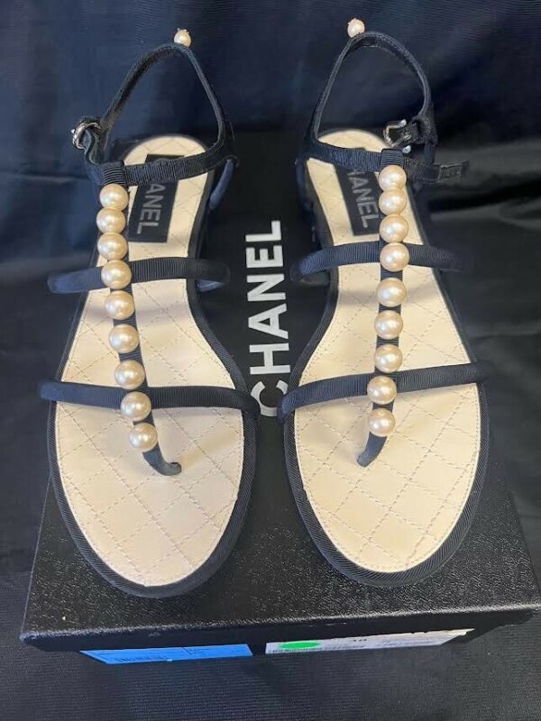 CHANEL FAUX PEARL THONG BLACK SANDALS W BUCKLE ANKLE STRAP SIZE EU 38/ US 7 - Image 2