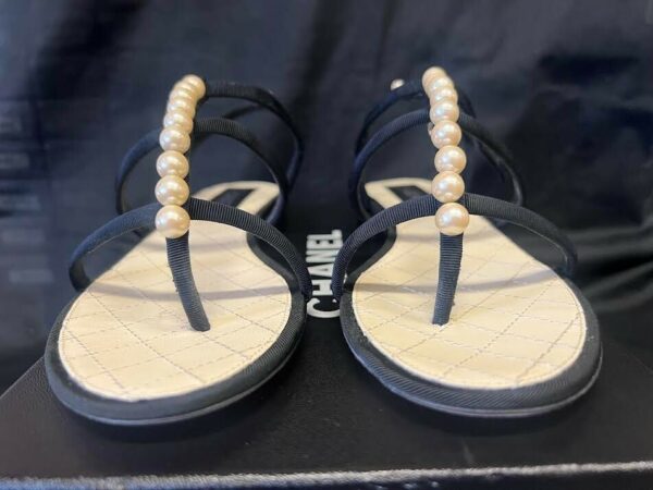 CHANEL FAUX PEARL THONG BLACK SANDALS W BUCKLE ANKLE STRAP SIZE EU 38/ US 7 - Image 3
