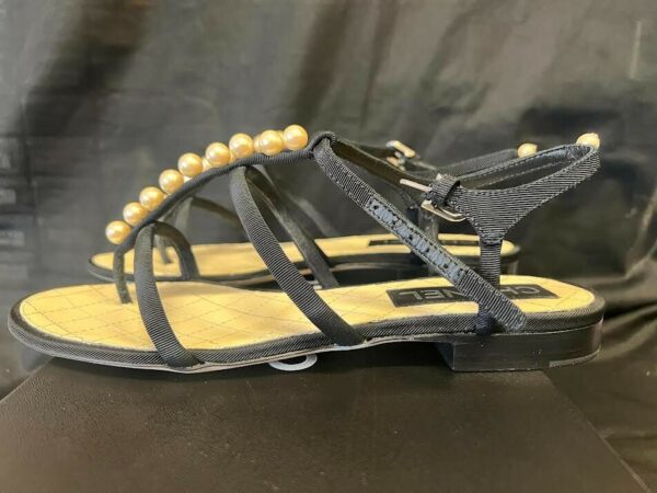 CHANEL FAUX PEARL THONG BLACK SANDALS W BUCKLE ANKLE STRAP SIZE EU 38/ US 7 - Image 4