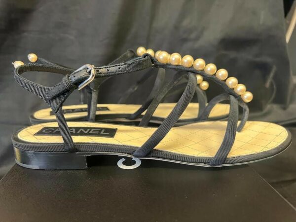 CHANEL FAUX PEARL THONG BLACK SANDALS W BUCKLE ANKLE STRAP SIZE EU 38/ US 7 - Image 5