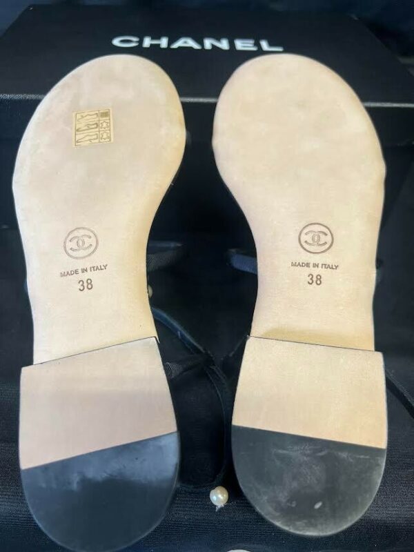 CHANEL FAUX PEARL THONG BLACK SANDALS W BUCKLE ANKLE STRAP SIZE EU 38/ US 7 - Image 8