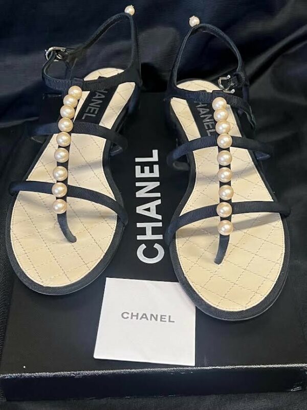 CHANEL FAUX PEARL THONG BLACK SANDALS W BUCKLE ANKLE STRAP SIZE EU 38/ US 7 - Image 9
