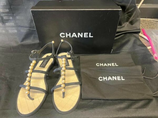 CHANEL FAUX PEARL THONG BLACK SANDALS W BUCKLE ANKLE STRAP SIZE EU 38/ US 7 - Image 10